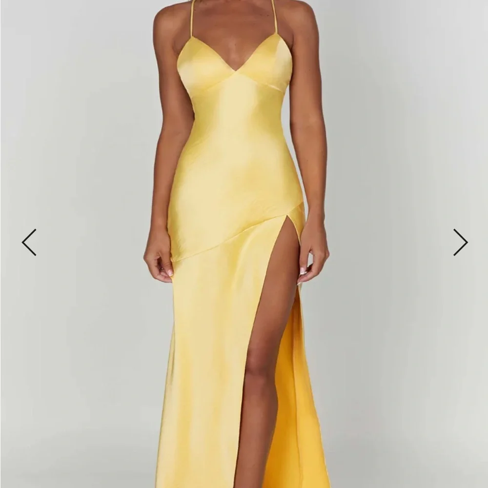 Satin yellow maxi dress - Picture 3 of 4